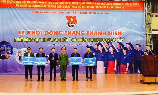 Trao tặng 4 tuyến đường điện thắp sáng đường quê tại huyện An Dương